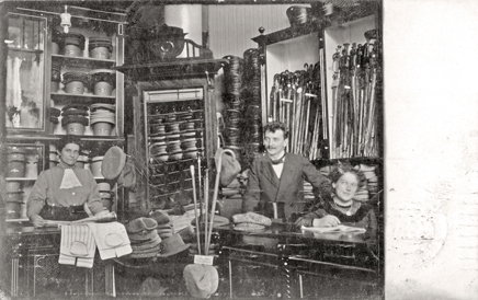 Halberstädter Straße 121b - Hut- und Schirmgeschäft Gustav Nowak
