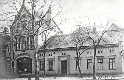 Halberstädter Straße 58, Alte Apotheke - heute 141 