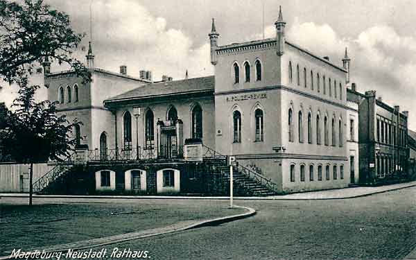 Das Neustädter Rathaus am Nikolaiplatz