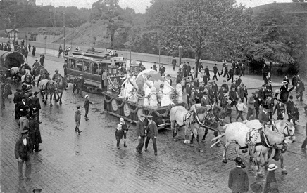 18 Ehemaliges Ulrichstor 1910 - Jubiläumsumzug