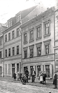 54 Altes Fischerufer 16-17, links 18 Kolonialhandlung Gustav Bernhardt