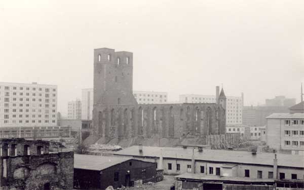 Sprengung der Ruine der Katharinenkirche im April 1964