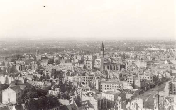 Trümmerwüste vom Breiten Weg bis Hauptbahnhof 1947