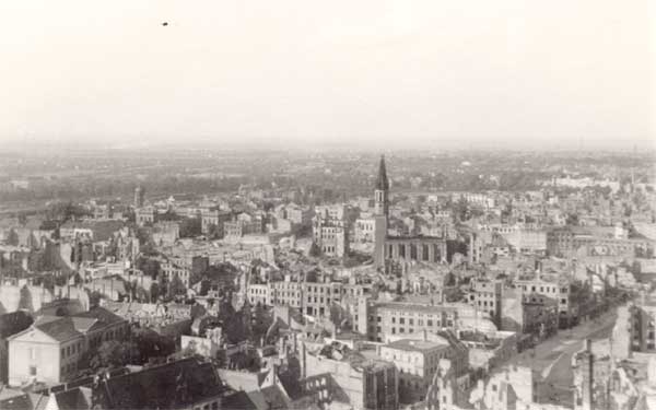 Trümmerwüste vom Breiten Weg bis Hauptbahnhof 1947