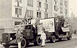 Demo am 07.10.1954 Karl-Marx-Stra&szlig;e (Breiter Weg)