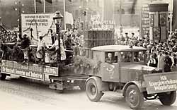 01. Mai 1954 in der Karl-Marx-Stra&szlig;e (Breiter Weg)