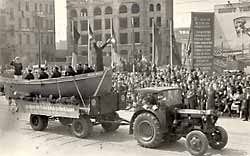 01. Mai 1954 in der Karl-Marx-Stra&szlig;e (Breiter Weg)