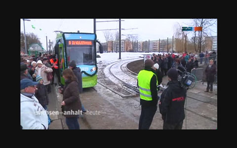 Sachsen-Anhalt-Heute_MDR_15_12_2012-Straßenbahneroeffnung9