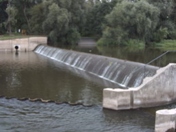 saale-wasserfall_am_bahnhof_paradies.jpg